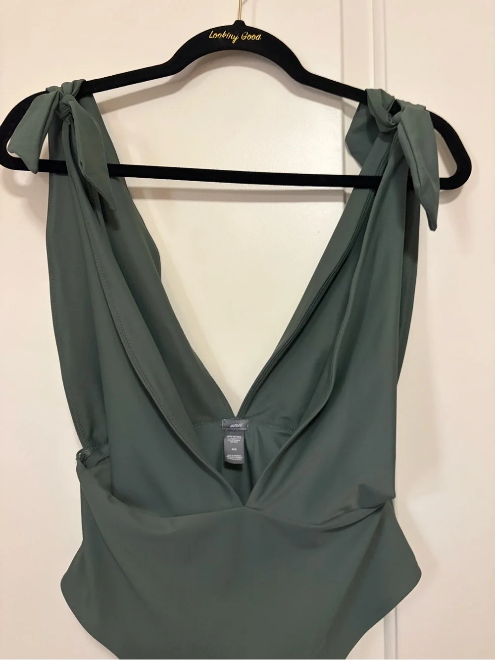 aerie deep front